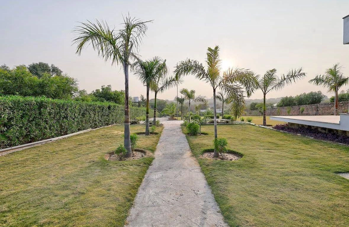 82C6+P74, Unnamed Road, Garat Pur Bas, Gurugram, Haryana 122102, India