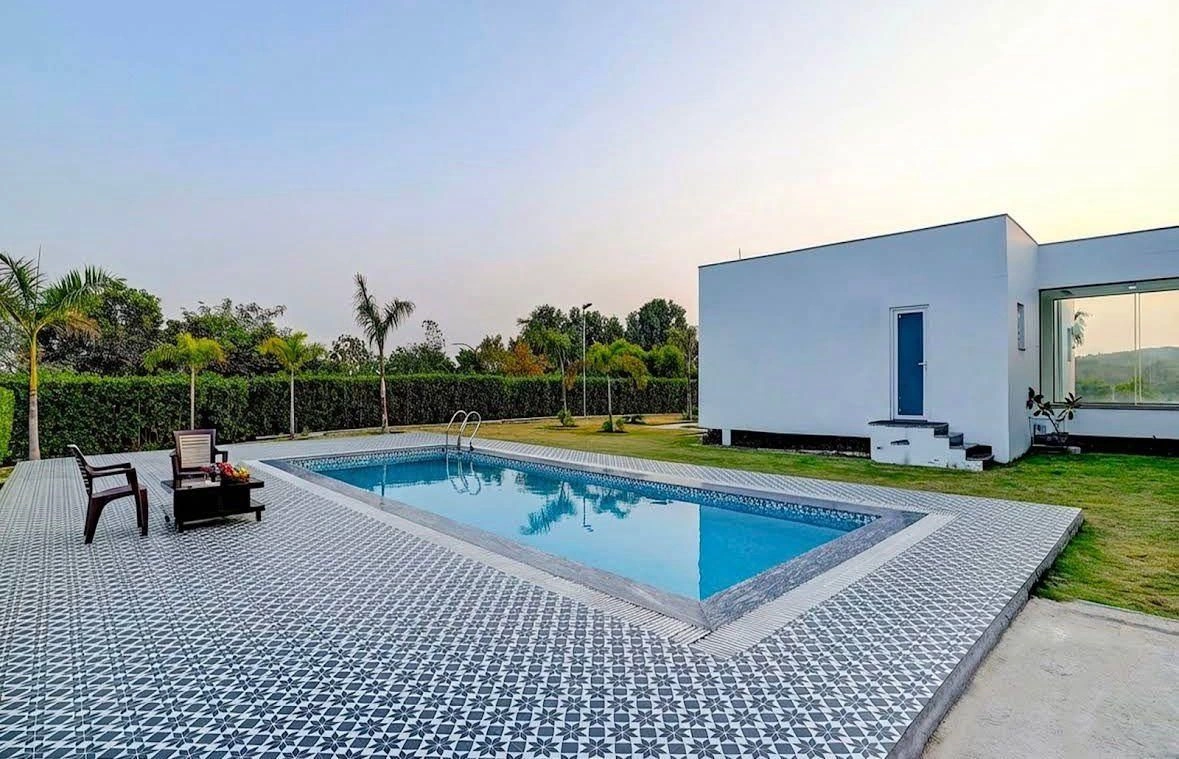82C6+P74, Unnamed Road, Garat Pur Bas, Gurugram, Haryana 122102, India