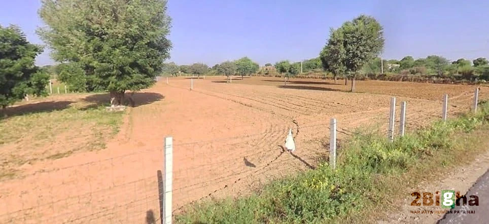 Lat: 26.77986642009231, Lng: 75.86494475158472