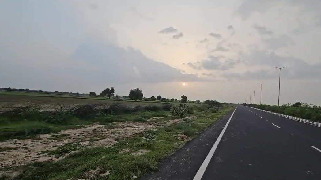 F27F+H2 Hansalpur Becharaji, Gujarat, India