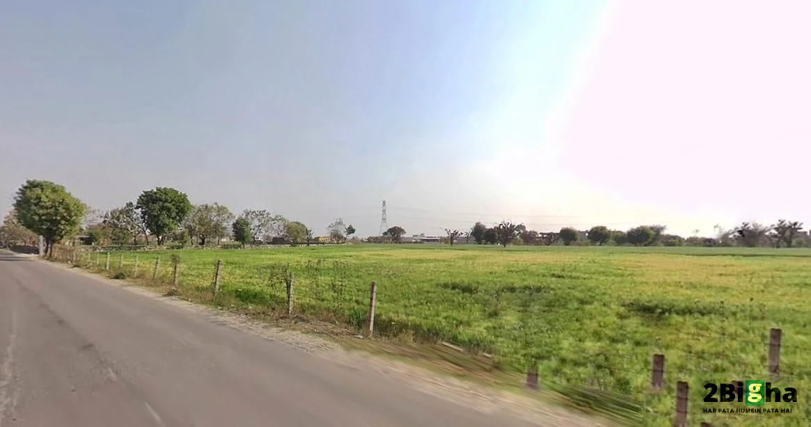 Lat: 26.867539623776487, Lng: 75.56639866692835